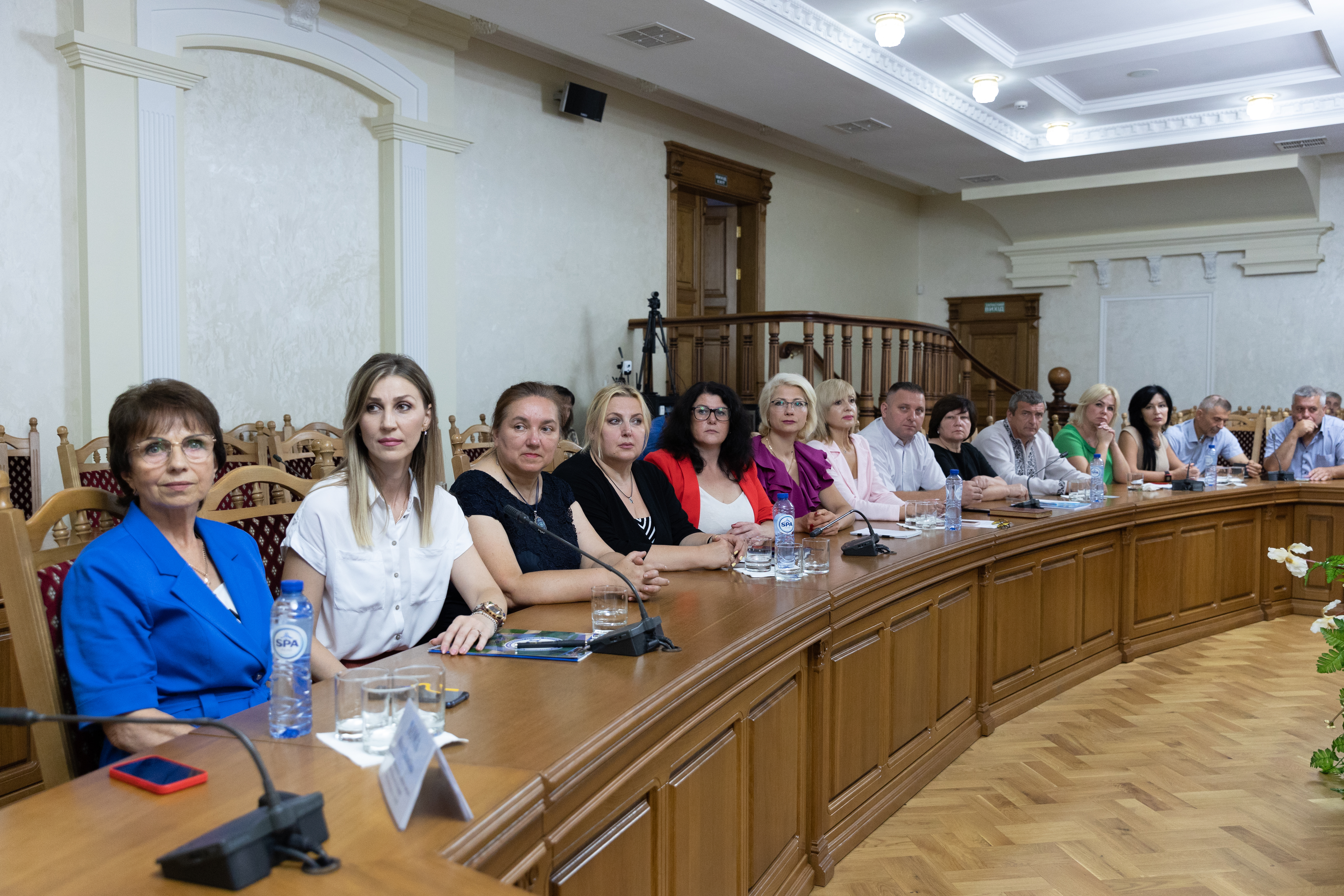 Учасники конференції «Освіта Тернопільщини в умовах воєнного стану»
